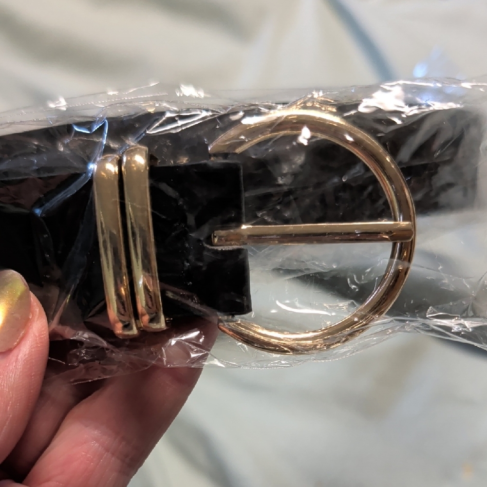 40 Inch Black Belt With Gold Hardware. NEW